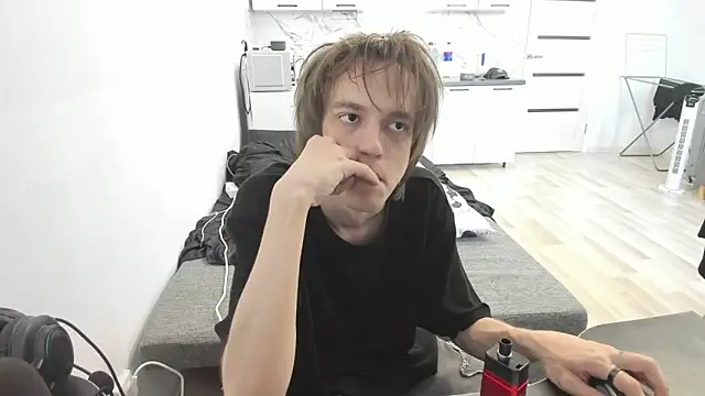 Snapshot of Nolan_Sagee chatting on 19, 6, 2026 Nolan Sagee online show from 19, 6, 2026