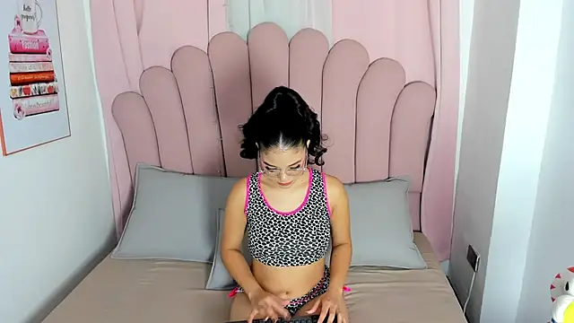 Snapshot of MiaVyxen chatting on 21, 5, 2026 MiaVyxen online show from 21, 5, 2026