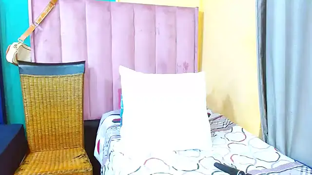 SexySlimTeaXx online show from 27, 6, 2026