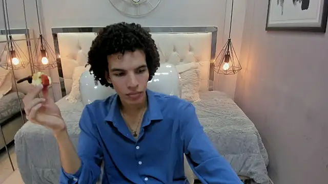 Snapshot of felix_haze chatting on 20, 5, 2026 felix haze online show from 20, 5, 2026