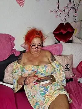 Snapshot of AshleyGinger__ chatting on 8, 7, 2026 AshleyGinger online show from 8, 7, 2026