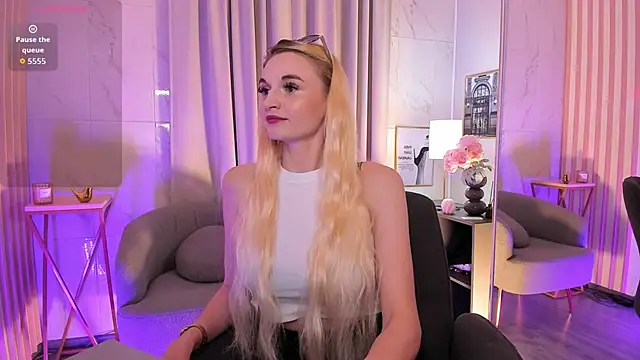 Snapshot of Mila__Lux chatting on 14, 6, 2026 Mila Lux online show from 14, 6, 2026