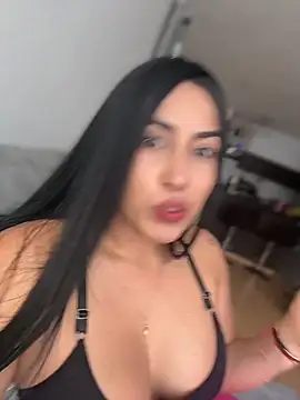 Snapshot of areviklusine1 chatting on 23, 4, 2026 areviklusine1 online show from 23, 4, 2026