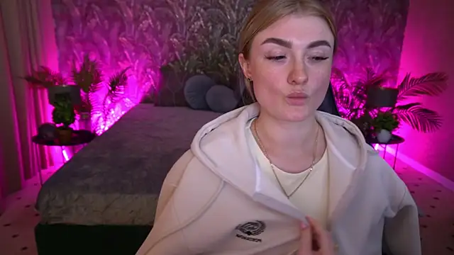 Snapshot of Lolly_Rosee chatting on 19, 5, 2026 Lolly Rosee online show from 19, 5, 2026