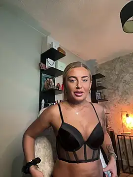 Snapshot of CharlottemilfUKx chatting on 20, 5, 2026 CharlottemilfUKx online show from 20, 5, 2026