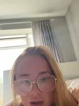 Snapshot of miaflowerxx chatting on 30, 7, 2026 miaflowerxx online show from 30, 7, 2026