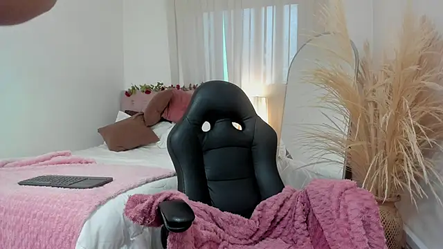 Snapshot of Charlotte_pleasure chatting on 11, 6, 2026 Charlotte pleasure online show from 11, 6, 2026