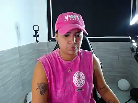 Snapshot of Ibony_25 chatting on 25, 5, 2026 Ibony 25 online show from 25, 5, 2026