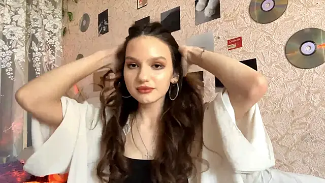 Snapshot of CarleenColley chatting on 19, 5, 2026 CarleenColley online show from 19, 5, 2026