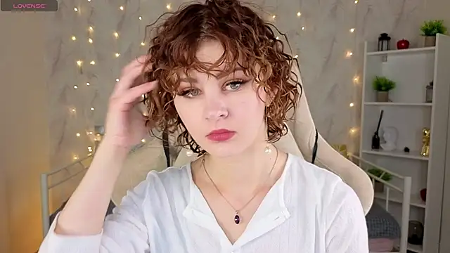 Snapshot of Kira__Fluffy chatting on 4, 7, 2026 Kira Fluffy online show from 4, 7, 2026