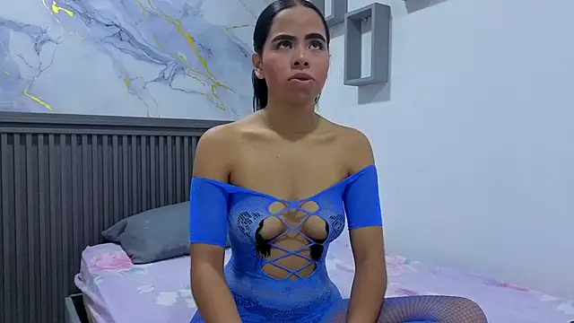 Snapshot of emiliana_duque chatting on 18, 5, 2026 emiliana duque online show from 18, 5, 2026