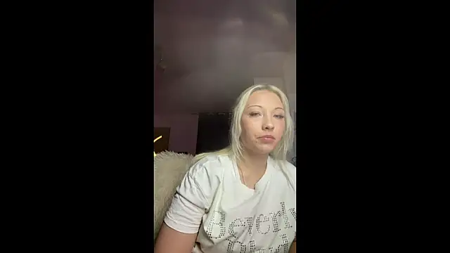 Snapshot of MedaSajovic chatting on 25, 5, 2026 MedaSajovic online show from 25, 5, 2026