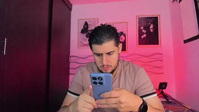 Snapshot of Ryan_evannss_ chatting on 22, 5, 2026 Ryan evannss online show from 22, 5, 2026