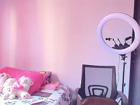 im auroraa online show from 26, 6, 2026