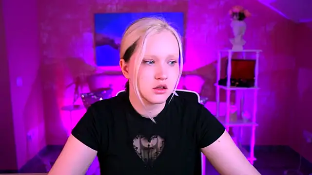 Snapshot of ViolettWoods chatting on 10, 6, 2026 ViolettWoods online show from 10, 6, 2026