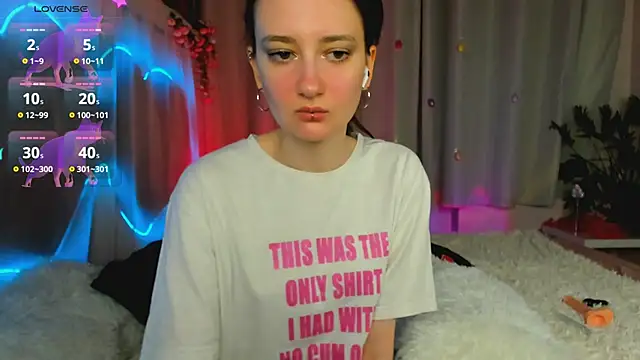 Snapshot of SummerLilaa chatting on 4, 6, 2026 SummerLilaa online show from 4, 6, 2026