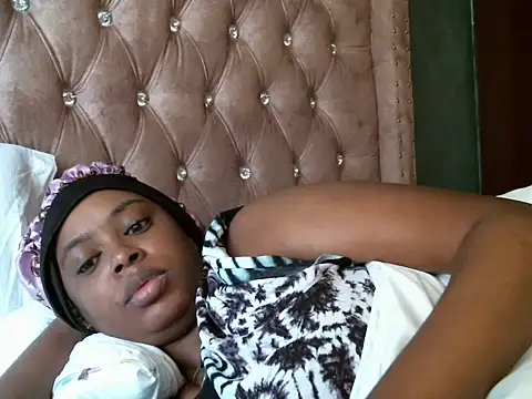 Snapshot of pretty_zii chatting on 5, 7, 2026 pretty zii online show from 5, 7, 2026