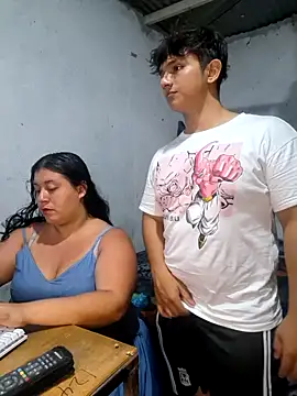 Snapshot of ParejaCurvy20 chatting on 30, 6, 2026 ParejaCurvy20 online show from 30, 6, 2026