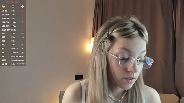 Snapshot of NovaOliphant chatting on 11, 6, 2026 NovaOliphant online show from 11, 6, 2026