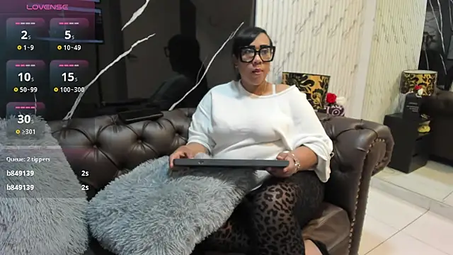 Snapshot of OliviaWilliamm chatting on 3, 6, 2026 OliviaWilliamm online show from 3, 6, 2026