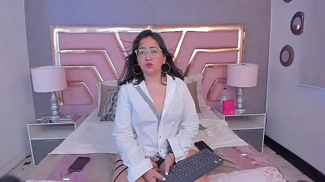 Snapshot of AlissBluumm chatting on 24, 6, 2026 AlissBluumm online show from 24, 6, 2026