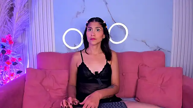 Snapshot of LunaRossie_ chatting on 8, 6, 2026 LunaRossie online show from 8, 6, 2026