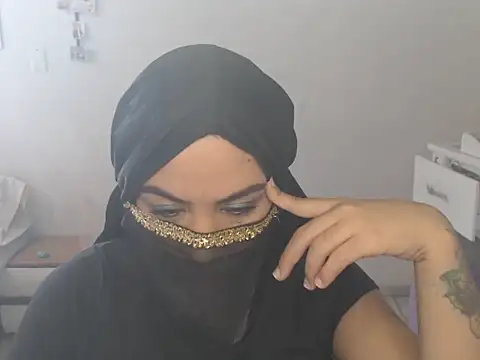 Snapshot of laila_silk chatting on 21, 7, 2026 laila silk online show from 21, 7, 2026