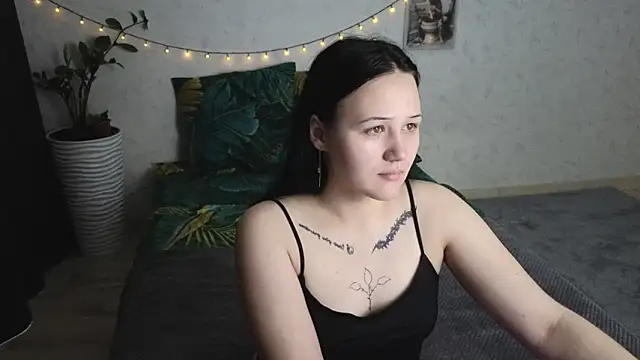 Snapshot of Tori_cute chatting on 15, 6, 2026 Tori cute online show from 15, 6, 2026