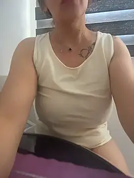 Hot-Milf4U online show from 16, 7, 2026