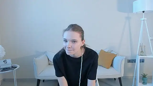 Snapshot of EstelleCondra chatting on 20, 5, 2026 EstelleCondra online show from 20, 5, 2026