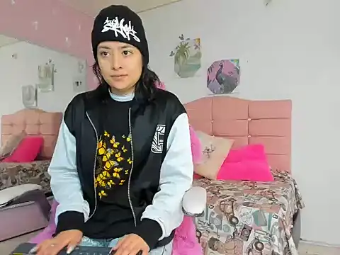 Snapshot of ivyyemerald_ chatting on 9, 6, 2026 ivyyemerald online show from 9, 6, 2026