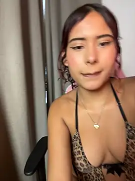 Snapshot of Ryliaaa chatting on 9, 7, 2026 Ryliaaa online show from 9, 7, 2026