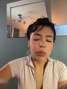 Snapshot of FERNANDAXX_ chatting on 23, 5, 2026 FERNANDAXX online show from 23, 5, 2026
