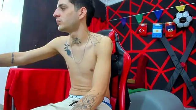 Snapshot of boy_max_latin chatting on 28, 6, 2026 boy max latin online show from 28, 6, 2026