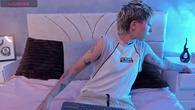 Snapshot of vane_grey chatting on 8, 6, 2026 vane grey online show from 8, 6, 2026