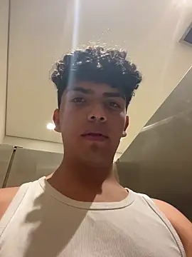 Snapshot of OMZ_ chatting on 9, 6, 2026 OMZ online show from 9, 6, 2026