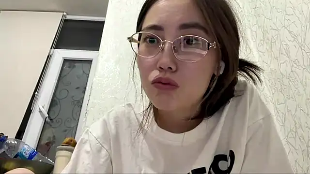 VickieTrudo online show from 15, 6, 2026