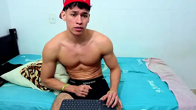 Snapshot of Luke_Muscle chatting on 9, 6, 2026 Luke Muscle online show from 9, 6, 2026