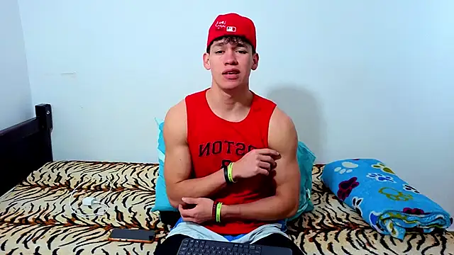 Snapshot of Luke_Muscle chatting on 16, 6, 2026 Luke Muscle online show from 16, 6, 2026