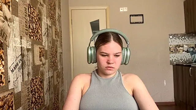 Snapshot of HellyRay chatting on 10, 6, 2026 HellyRay online show from 10, 6, 2026