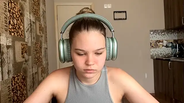 Snapshot of HellyRay chatting on 23, 6, 2026 HellyRay online show from 23, 6, 2026
