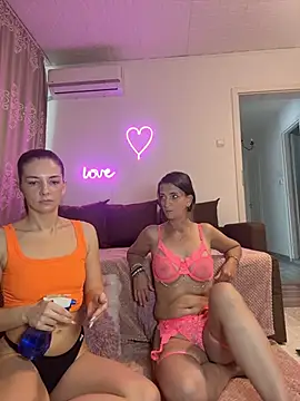 Snapshot of Sabrinee_xx_divine chatting on 19, 6, 2026 Sabrinee xx divine online show from 19, 6, 2026