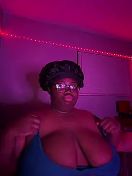 Snapshot of YummyAim299 chatting on 7, 8, 2026 YummyAim299 online show from 7, 8, 2026