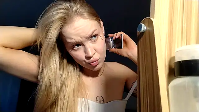 Luna liss  online show from 2, 6, 2026