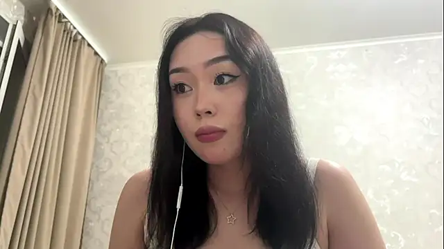 Snapshot of LilowNax chatting on 27, 5, 2026 LilowNax online show from 27, 5, 2026