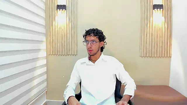 Snapshot of LEO_SANZ66 chatting on 4, 6, 2026 LEO SANZ66 online show from 4, 6, 2026
