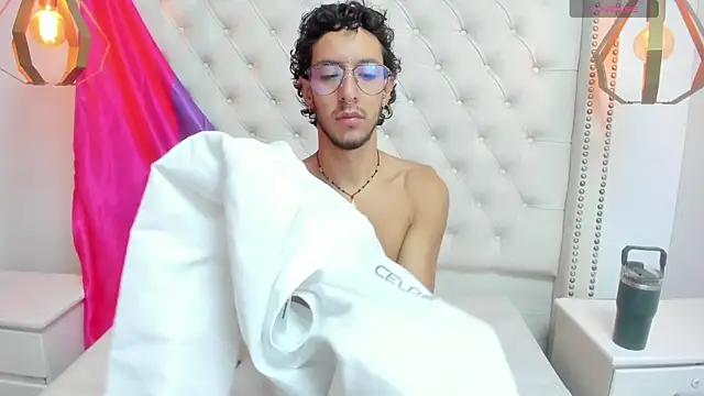 Snapshot of LEO_SANZ66 chatting on 8, 7, 2026 LEO SANZ66 online show from 8, 7, 2026