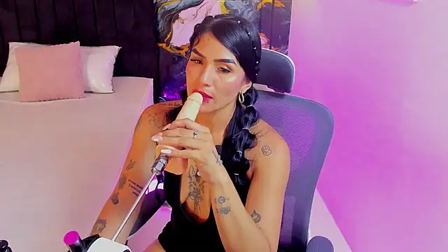 Snapshot of Alanna_Wild chatting on 20, 6, 2026 Alanna Wild online show from 20, 6, 2026