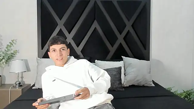 Snapshot of Gian_Rossi chatting on 19, 6, 2026 Gian Rossi online show from 19, 6, 2026