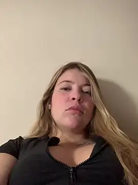 Snapshot of thania_bby chatting on 2, 6, 2026 thania bby online show from 2, 6, 2026